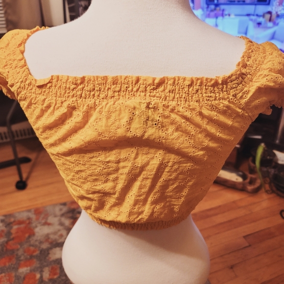 Divided H & M Halter off the Shoulder Top - Picture 4 of 7